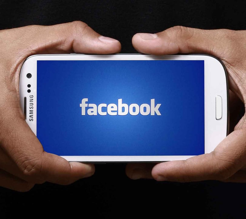 Facebook fights Ebola with help from friends 