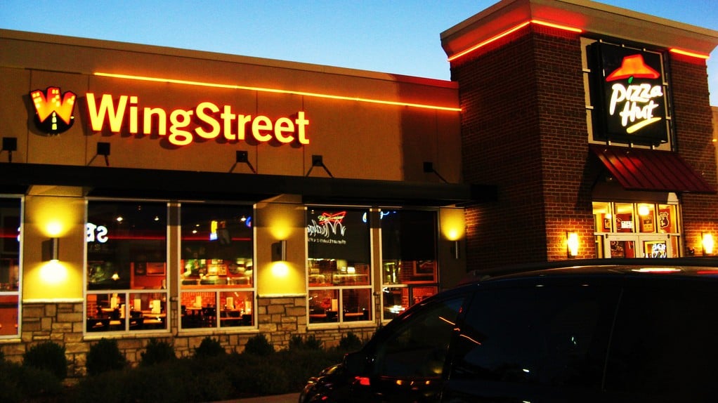 Restaurant News: Pizza Hut Commits to Antibiotic-Free Chicken Ambition 