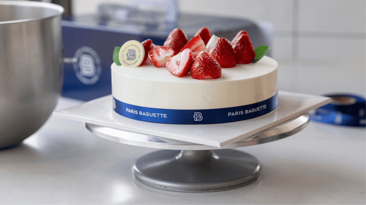 image of paris baguette cake and franchise decorations