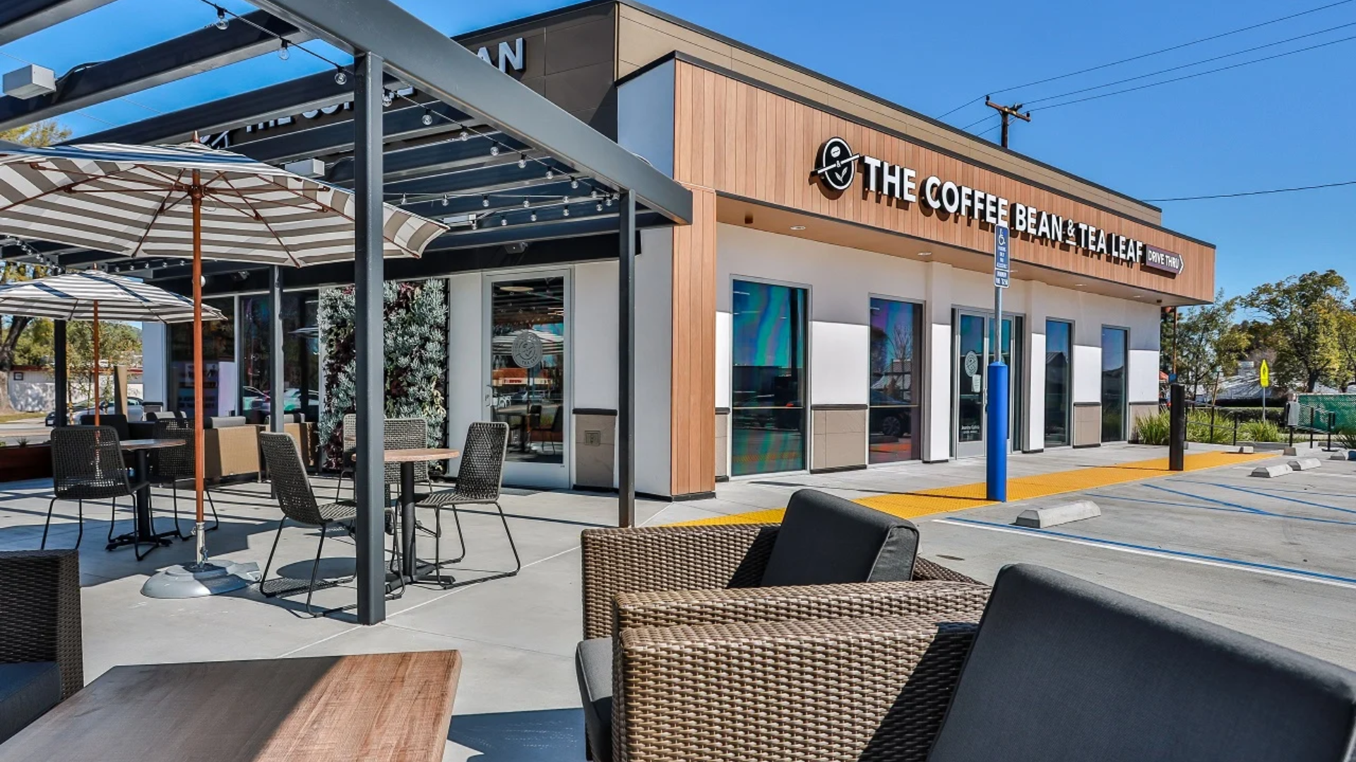 image of the coffee bean and tea leaf franchise buying reasons