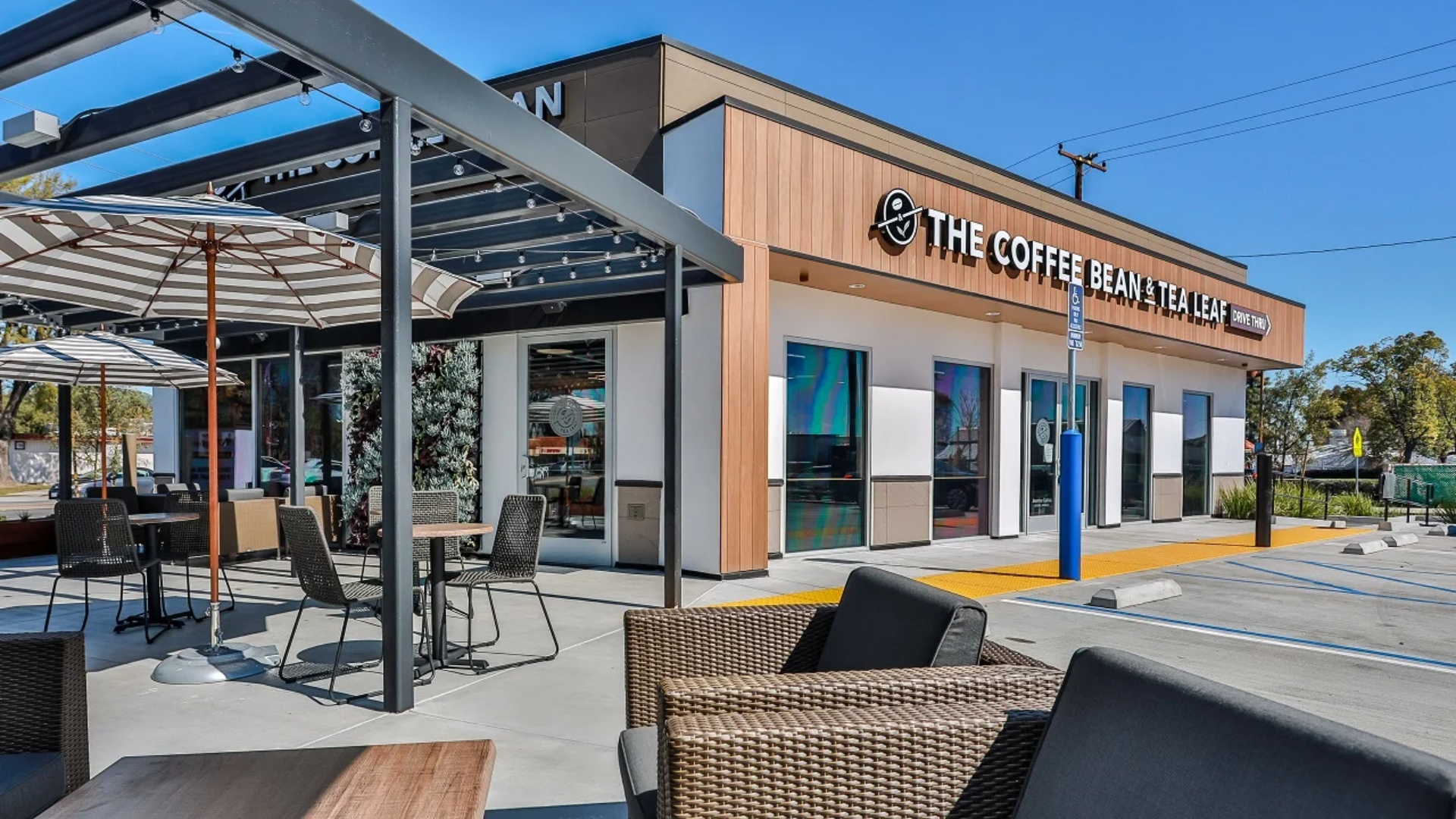 Why This Multi-Unit Paris Baguette Operator Invested in The Coffee Bean & Tea Leaf With New Camarillo Café